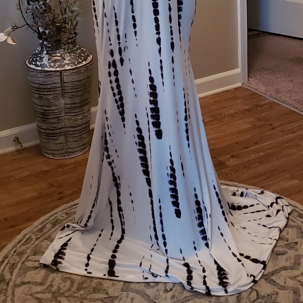 Dress - Picture 3 of 8